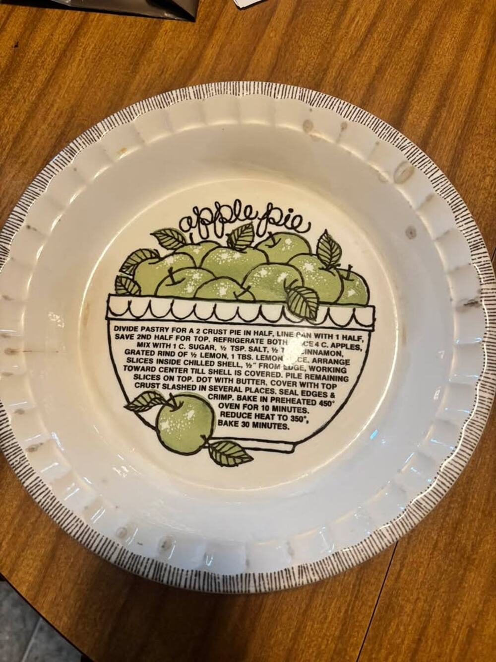 vintage 1983 Royal China Co. "Country Harvest" apple pie ceramic baking dish
